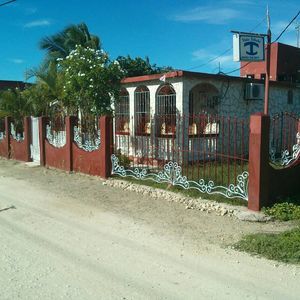 Meet your Posher, Dona erlinda de la herradura